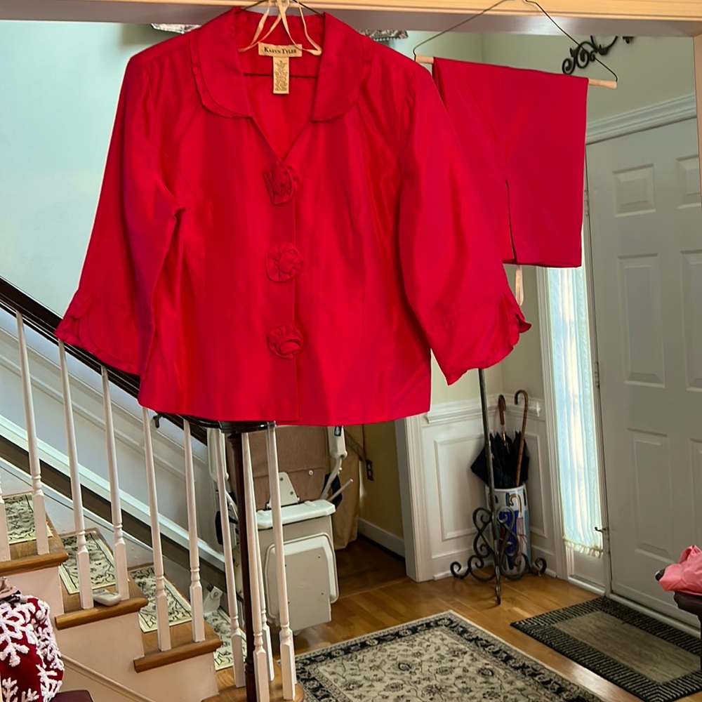 Beautiful pink 100% silk skirt suit.